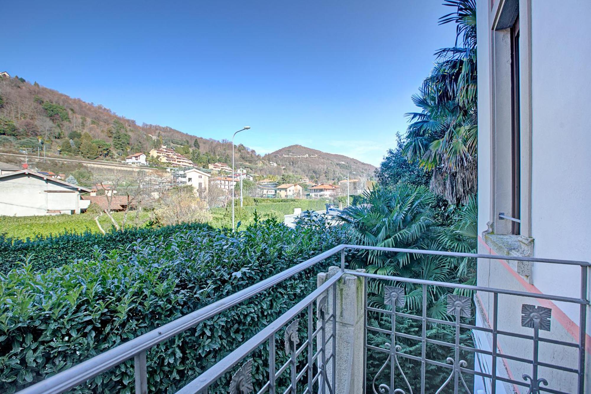Villa Jejia- Pool And Garden Lesa Exterior photo