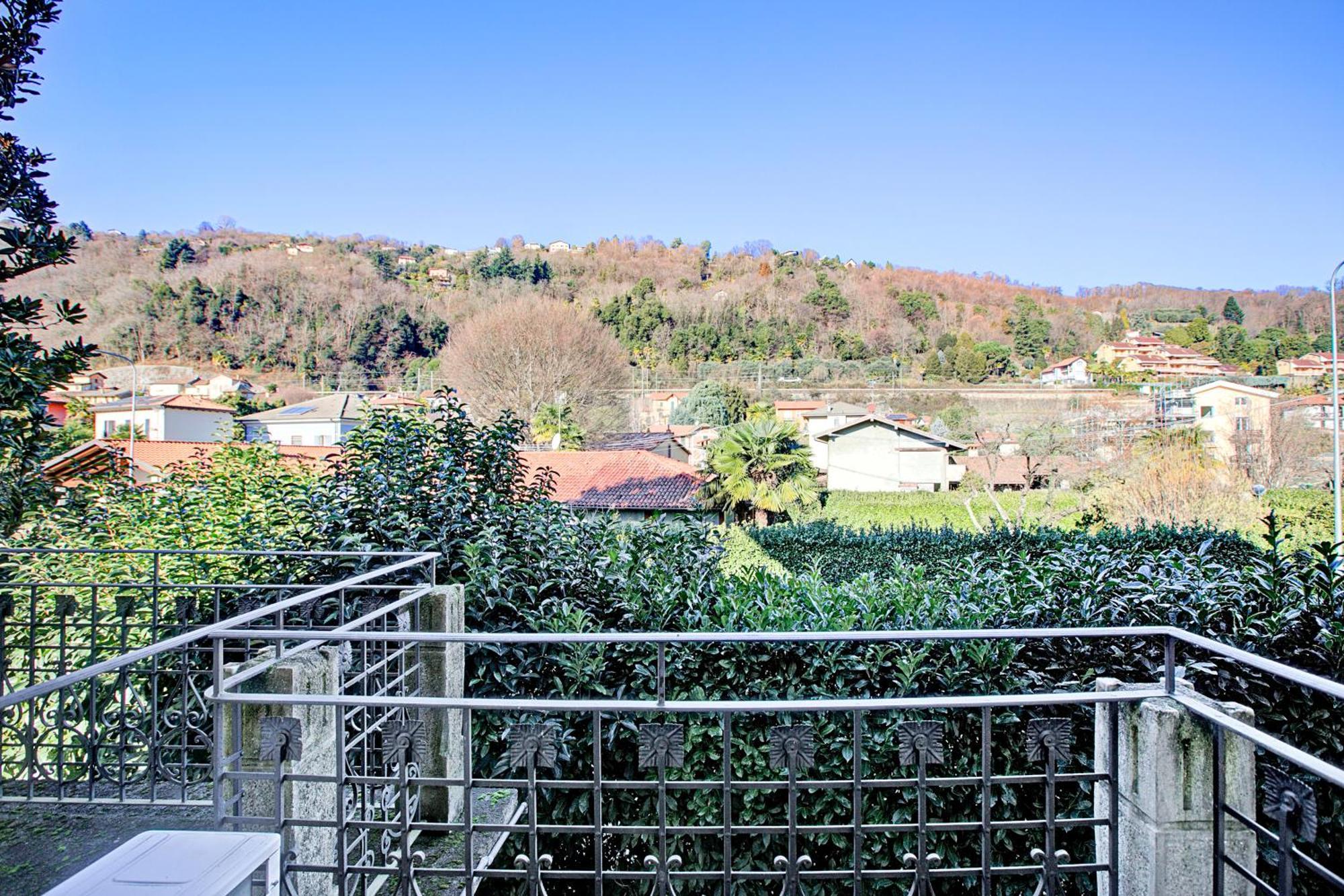 Villa Jejia- Pool And Garden Lesa Exterior photo