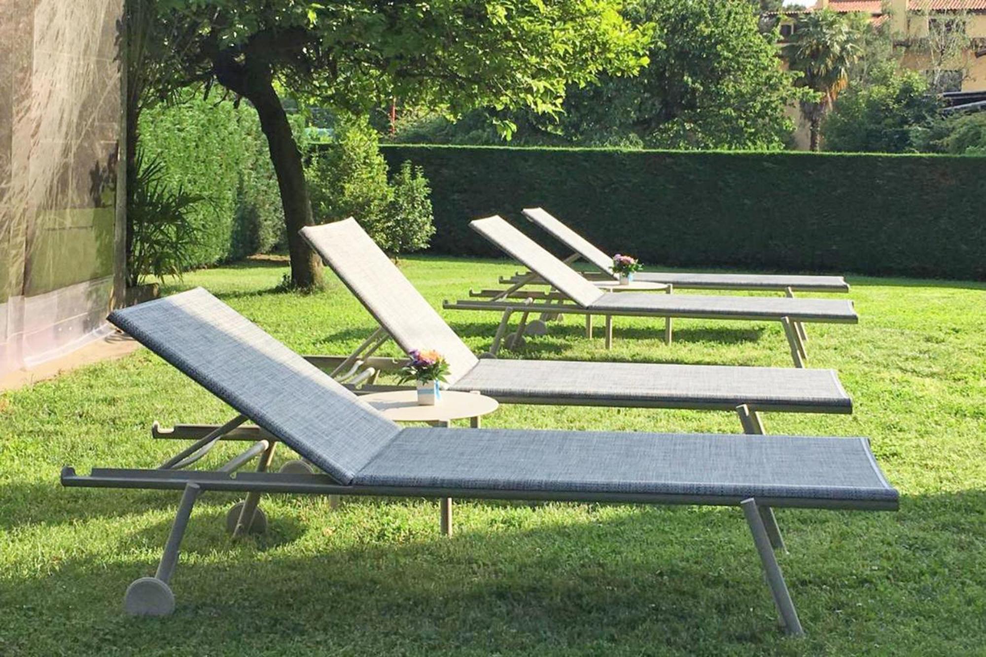 Villa Jejia- Pool And Garden Lesa Exterior photo